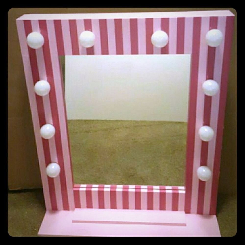 Vanity mirror